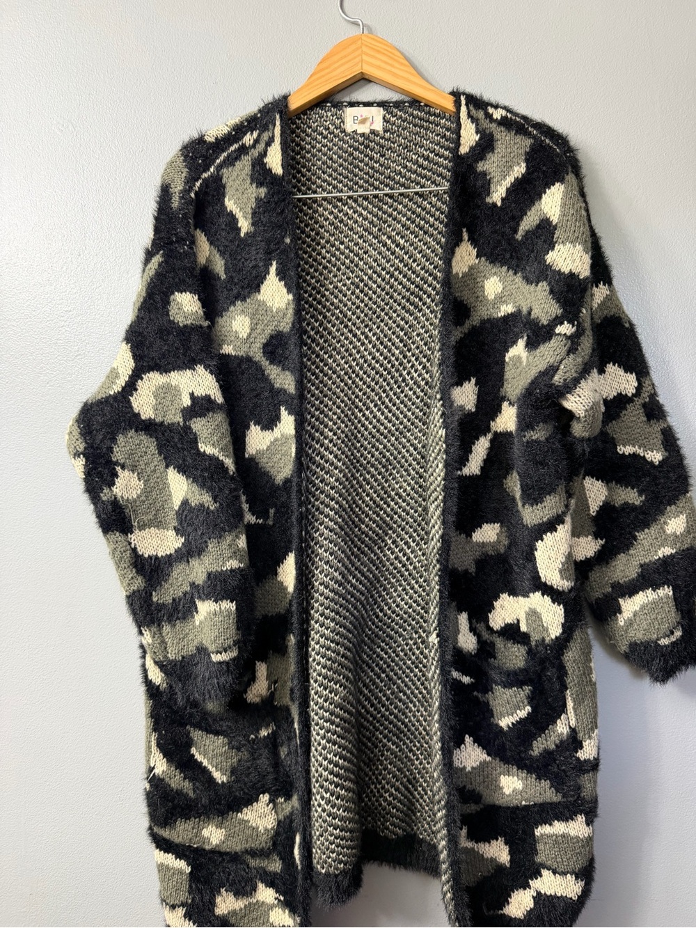 Bibi Cozy Open-Front Camouflage Cardigan Sweater - Black & Gray Large